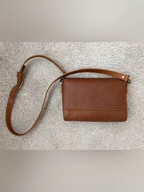Portland Leather Goods Medium Metro Crossbody in Meadow
